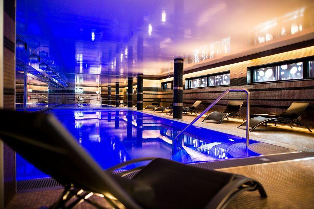 L'Hermitage Gantois, Autograph Collection Lille Exterior foto The swimming pool at the hotel