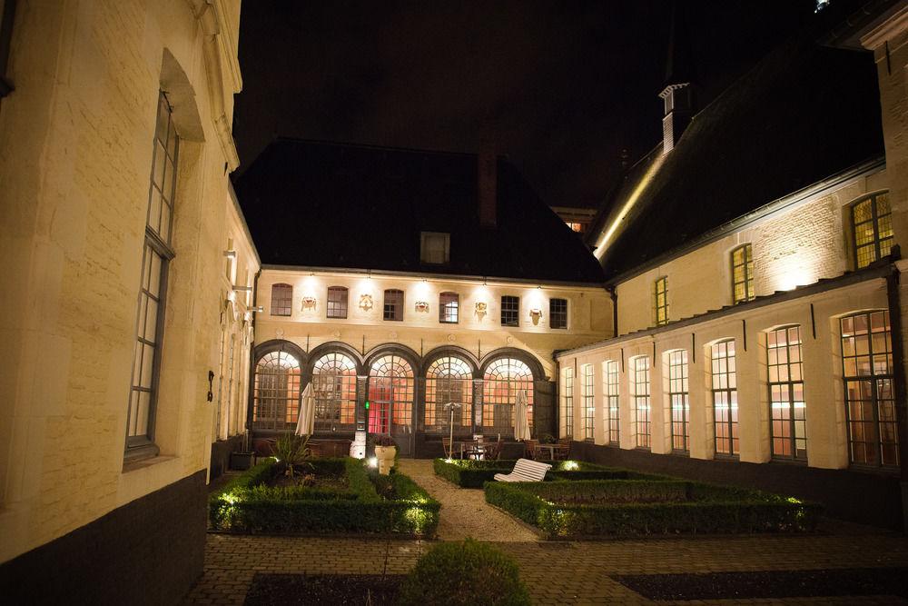 L'Hermitage Gantois, Autograph Collection Lille Exterior foto The courtyard of the museum