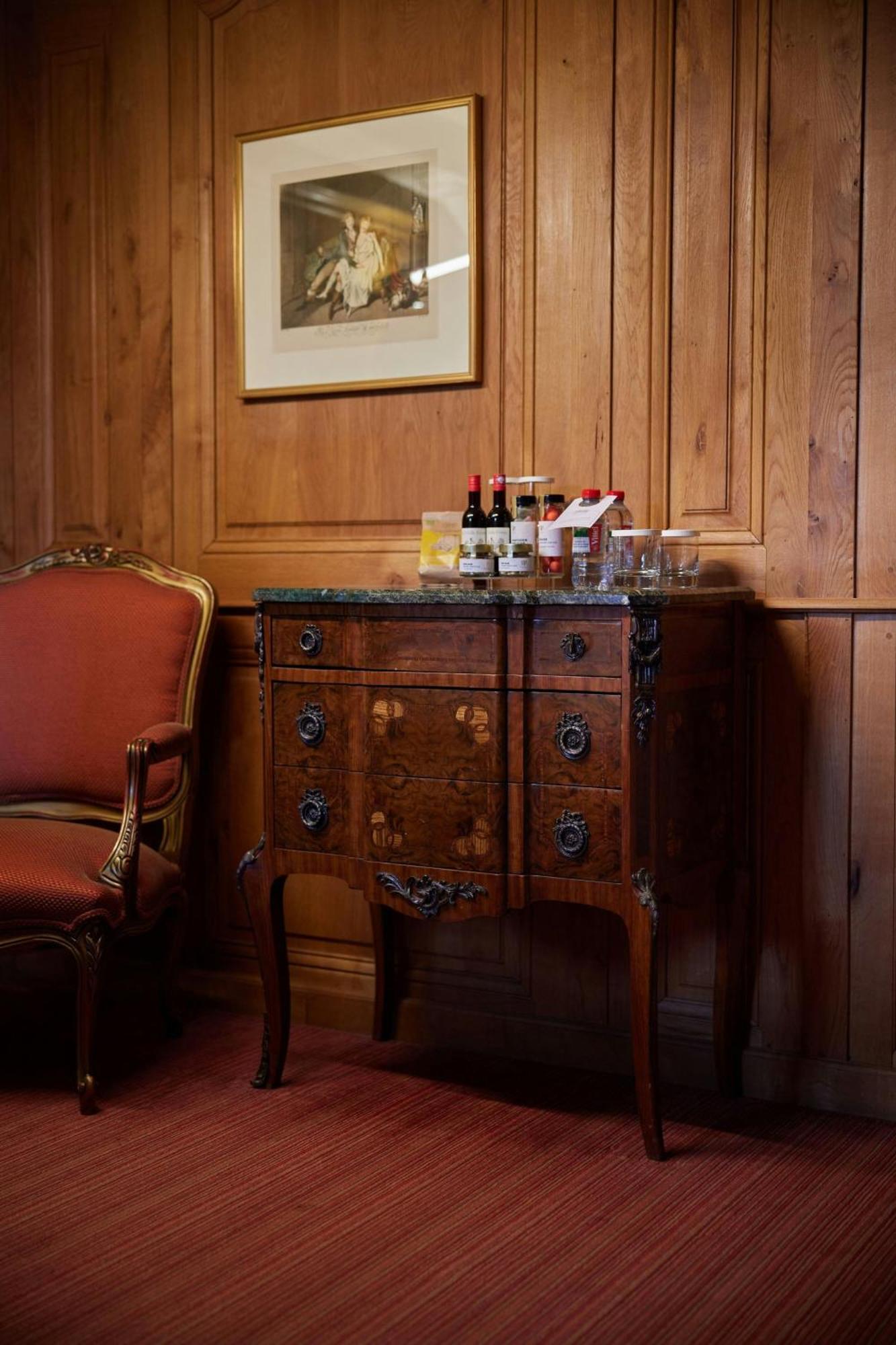 L'Hermitage Gantois, Autograph Collection Lille Exterior foto A small bar in a hotel room